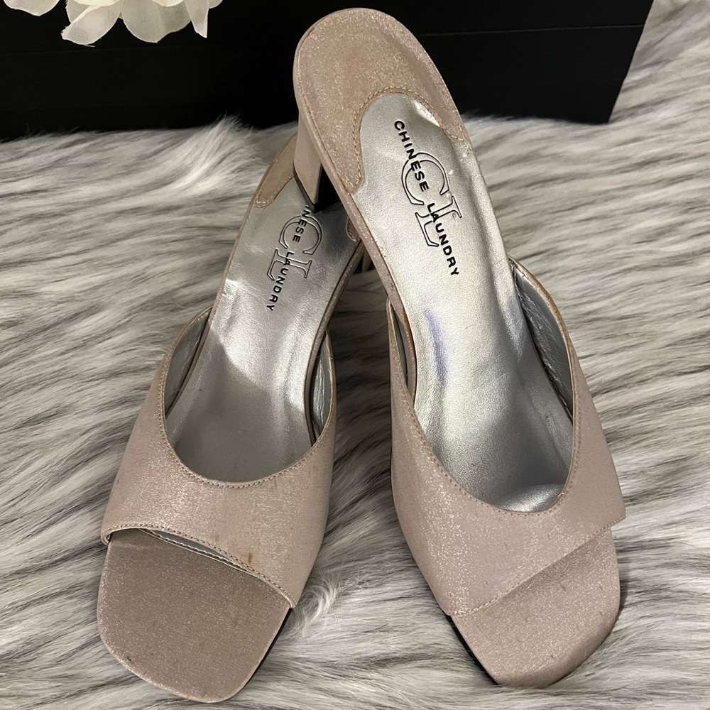Chinese Laundry Shimmering Fabric Block Heel Sandals - Picture 8 of 9